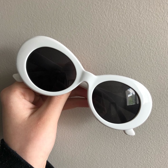 3 pairs of sunglasses - Picture 4 of 4